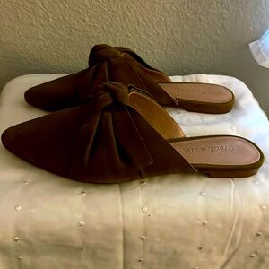 New in box - Madewell Bow Mules, color spiced olive, velvet
